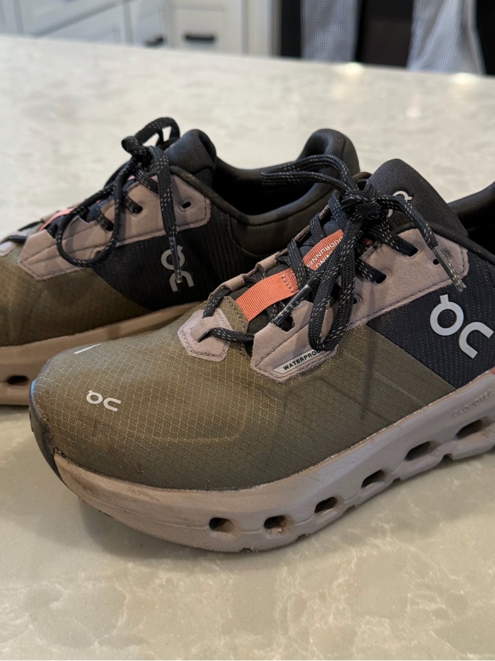 On Running Cloudrunner 2 Waterproof Olive Green Sneakers, women’s 6.5